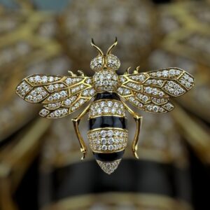 10k gold 1.86 carat weight vs/si natural bee diamond pendant