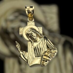 10 gold jesus aura pendant