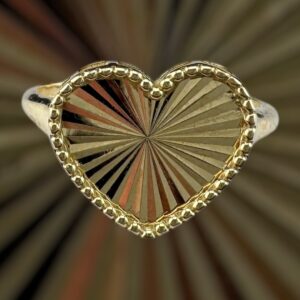 10k gold  heart motif ring